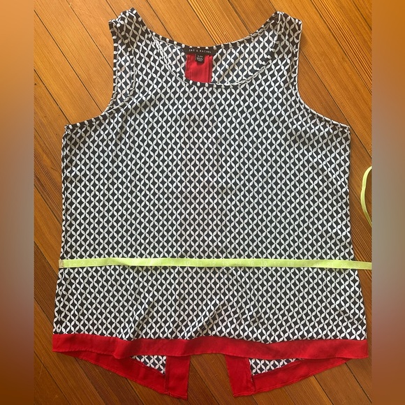 Lightweight Sleeveless Blouse, XL - Picture 5 of 7